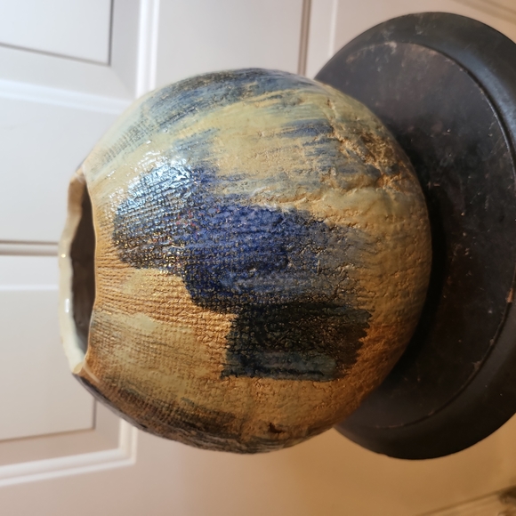 Vintage MCM Hand Thrown Ceramic Bowl 8 1/2"×9 1/2" - Picture 4 of 8